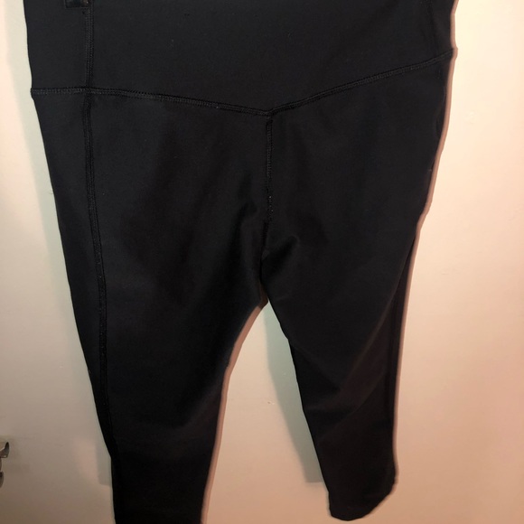 Nike workout capris - Picture 3 of 3